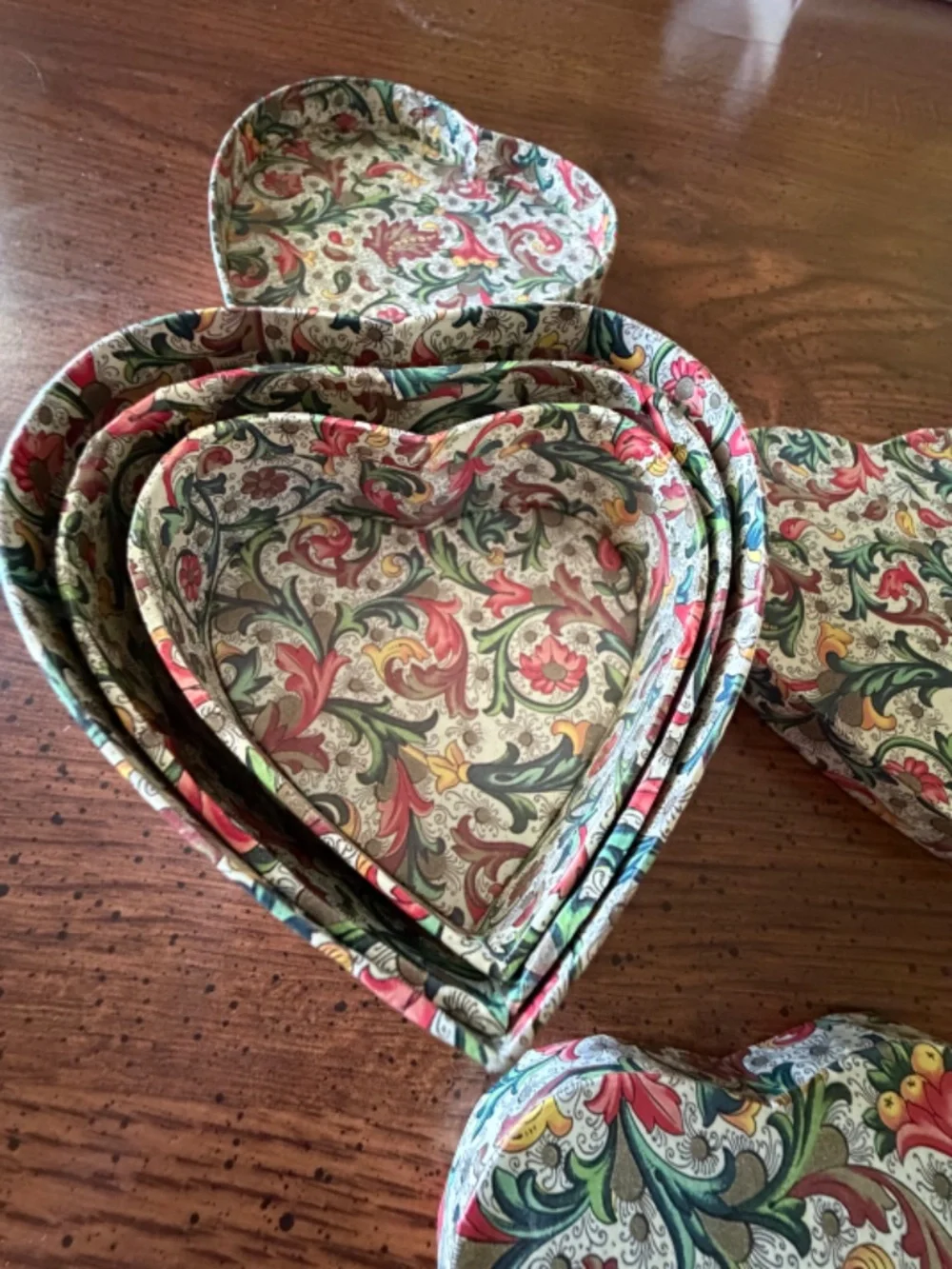 Set of 3 Heart Nesting Italian Florentine Papier Mache Jewelry Storage Boxes